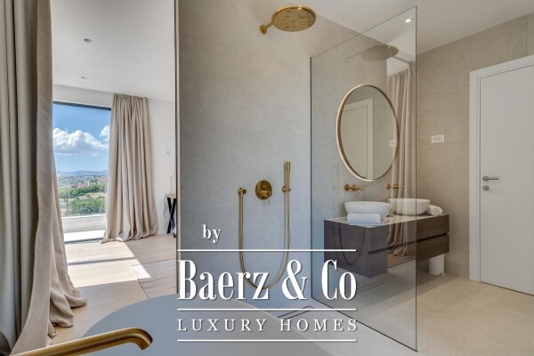 photo 13 Podstrana, moderna vila s bazenom i otvorenim pogledom na more