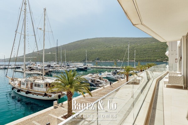 photo 7 Luxurious Three Bedroom Apartment with a Seaview