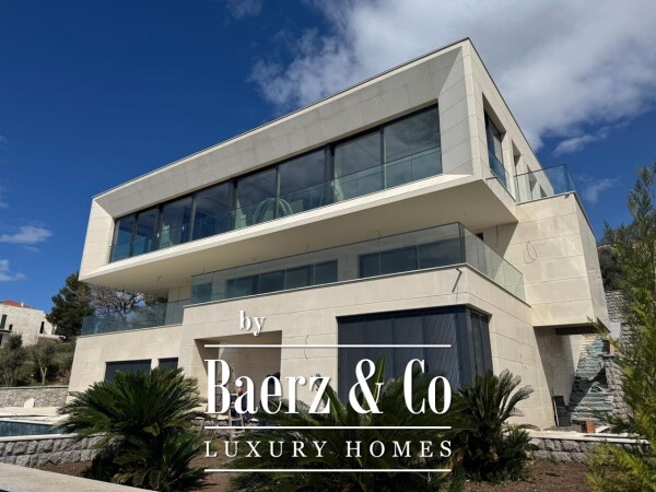 photo 6 Luxury Villa with a Pool on 3 Levels in Rezevici