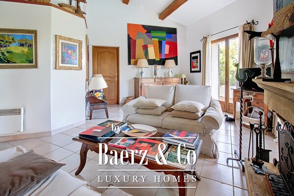 photo 5 PROPERTY IN VALESCURE