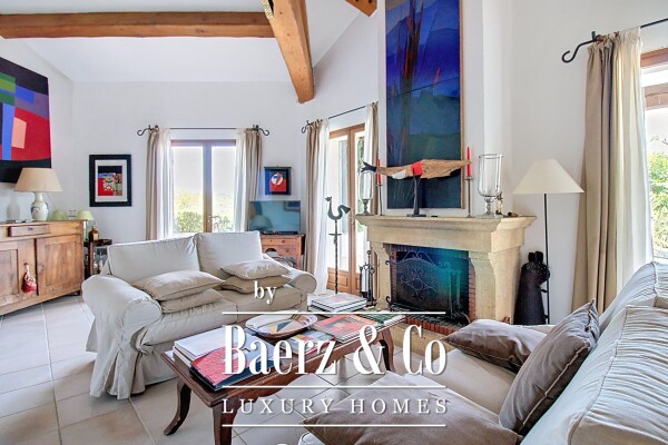 photo 6 PROPERTY IN VALESCURE