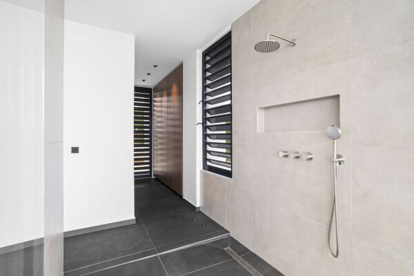 photo 14 Crown West 207