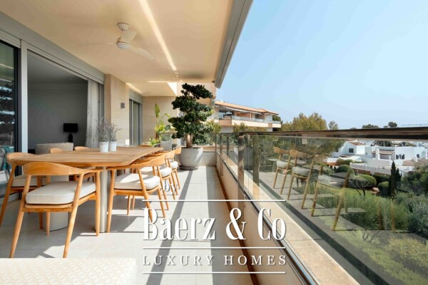 photo 11 Spacious apartment with sea views, parking and pool