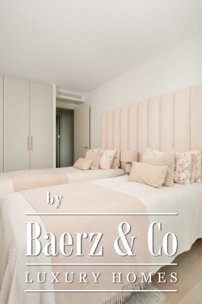 photo 16 Spacious apartment with sea views, parking and pool