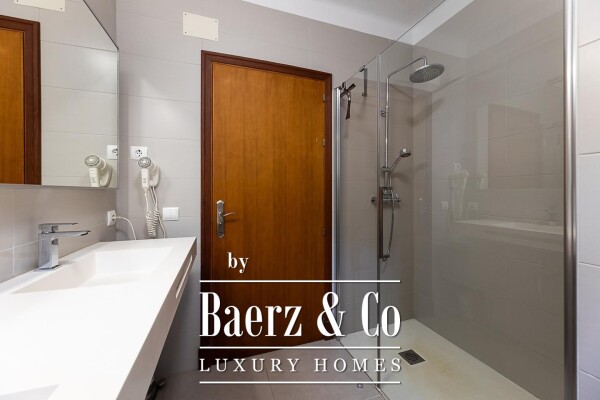 photo 28 Exclusive Villa with Vacation License in Arenal area, Palma