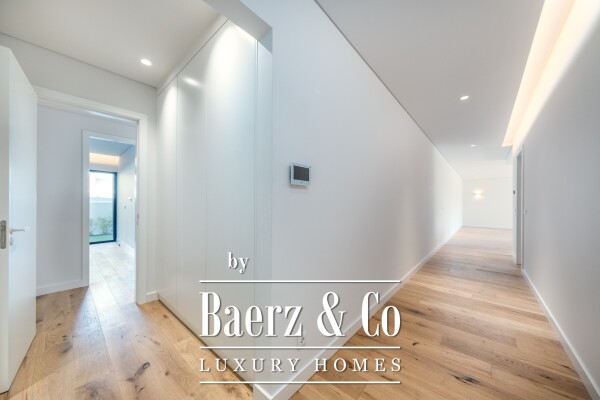 photo 10 4 bedroom flat with private garden, in Parede