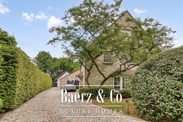 photo 5 Unieke villa op AAA locatie in hartje Vriesdonk met praktijk/bureelruimte!