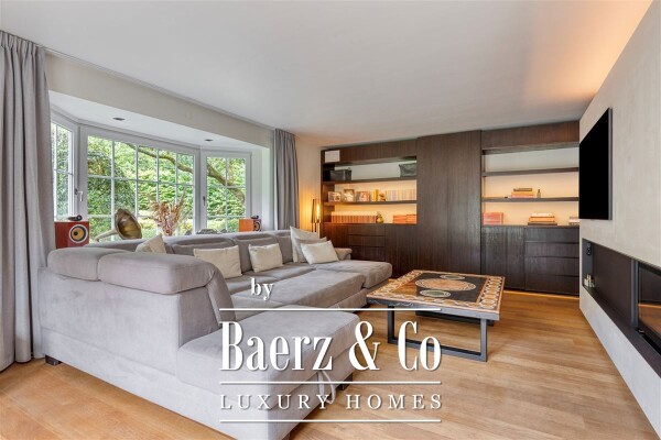 photo 10 Unieke villa op AAA locatie in hartje Vriesdonk met praktijk/bureelruimte!