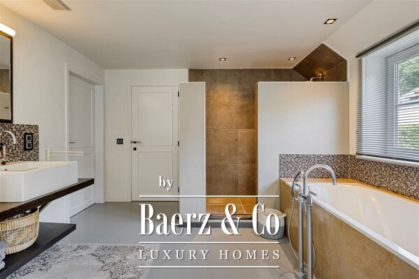 photo 27 Unieke villa op AAA locatie in hartje Vriesdonk met praktijk/bureelruimte!