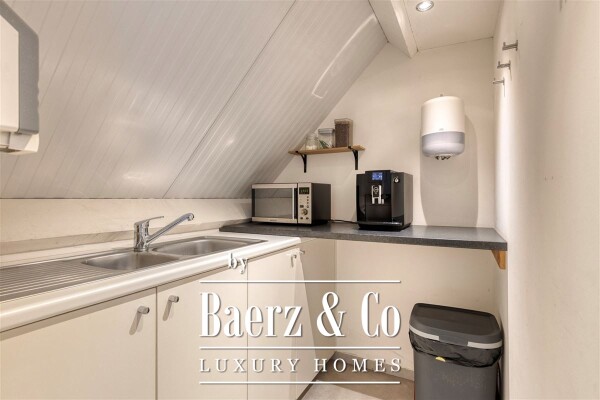 photo 40 Unieke villa op AAA locatie in hartje Vriesdonk met praktijk/bureelruimte!