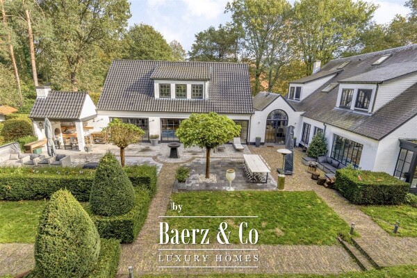 photo 1 Stijlvolle villa met binnen zwembad!