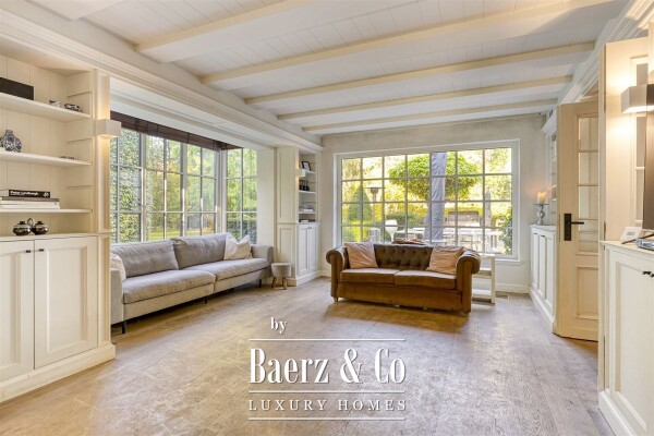 photo 9 Stijlvolle villa met binnen zwembad!