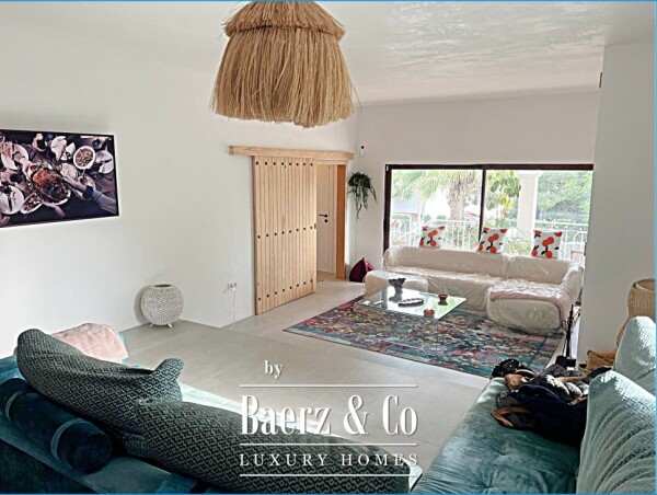 photo 5 Elegant Ibiza-Style Villa with Pool & Palm Trees