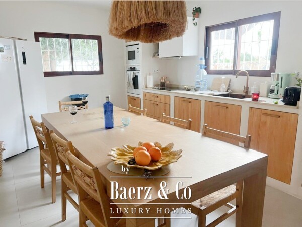 photo 7 Elegant Ibiza-Style Villa with Pool & Palm Trees