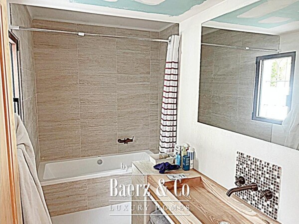 photo 12 Elegant Ibiza-Style Villa with Pool & Palm Trees