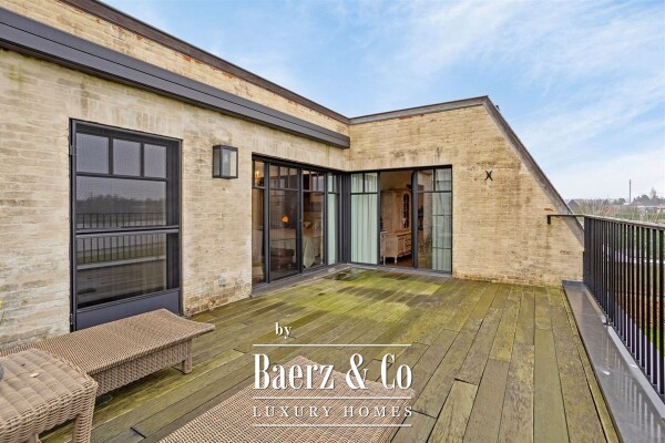 photo 33 Uitzonderlijke Duplex met zicht op kanaal, garage, carport en ruime (wijn)kelder!