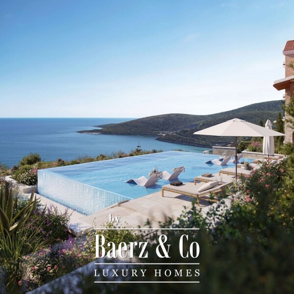 photo 10 Luxurious Apartment in Montenegro with a Yard