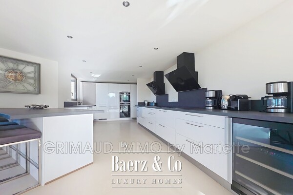 photo 4 Grimaud, France