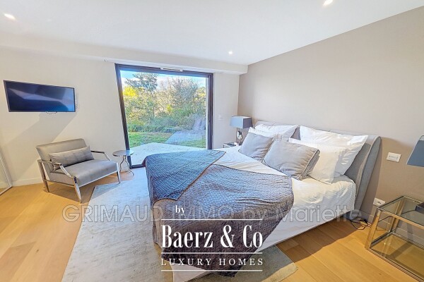 photo 8 Grimaud, France