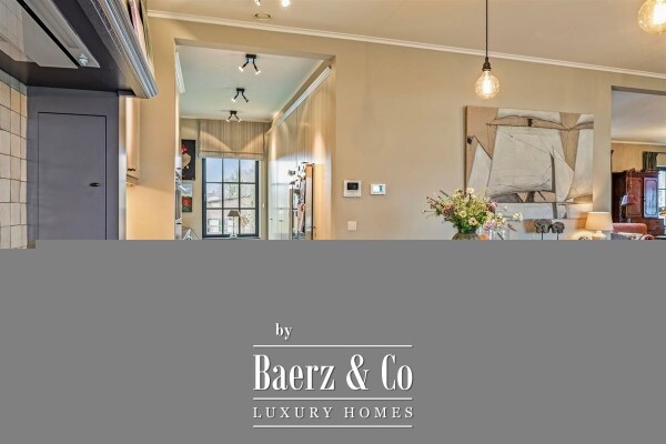 photo 8 Uitzonderlijke Duplex met zicht op kanaal, garage, carport en ruime (wijn)kelder!