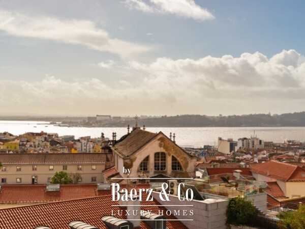 photo 3 Discover this exceptional two-bedroom apartment in Príncipe Real, offering truly breathtaking views.