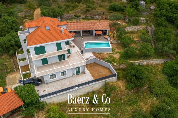 photo 3 Omiš, Krilo Jesenice, luxury villa with swimming pool and summer kitchen, sea view