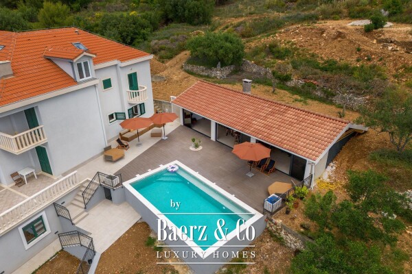 photo 6 Omiš, Krilo Jesenice, luxury villa with swimming pool and summer kitchen, sea view