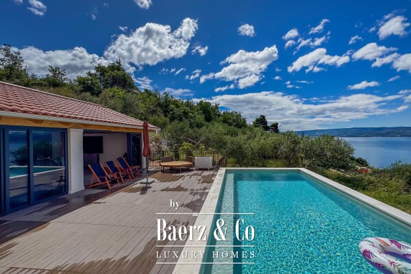 photo 10 Omiš, Krilo Jesenice, luxury villa with swimming pool and summer kitchen, sea view