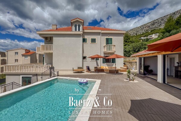 photo 11 Omiš, Krilo Jesenice, luxury villa with swimming pool and summer kitchen, sea view