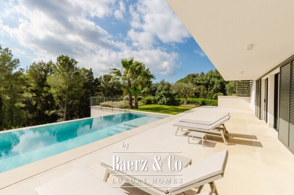 photo 10 Amazing 6-bedroom contemporary luxury Villa with 2 Pools