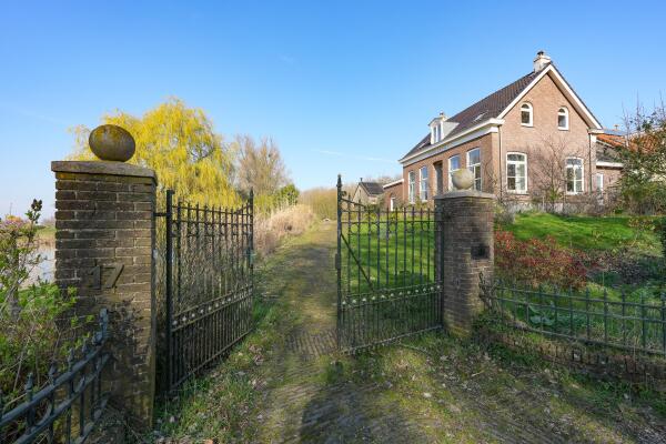 photo 4 Hezelstraat 17