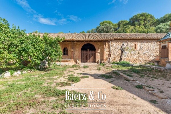 photo 11 Historic Modernist Country House with Vineyard