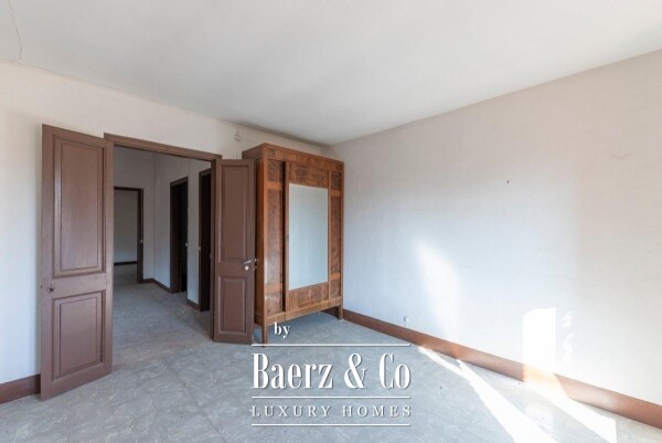 photo 19 Historic Modernist Country House with Vineyard