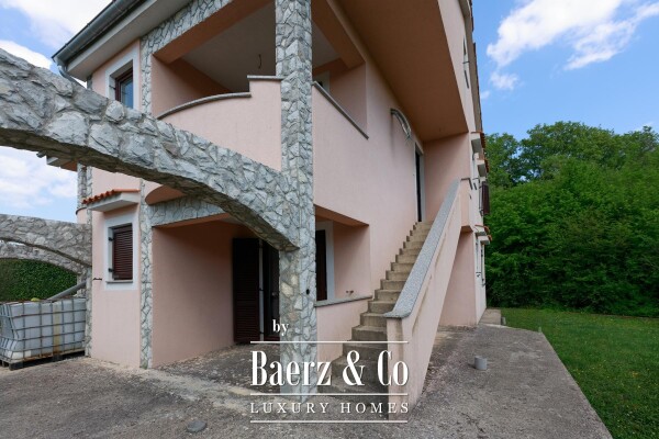 photo 29 House, Kras, beautiful house with 4 apartments and spacious garden