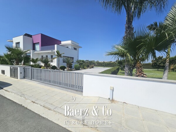 photo 4 2355923 - Luxury Villa For sale in Moni, 550 sq.m.