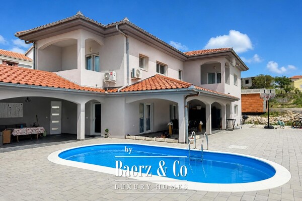 photo 1 Zadar, Rtina, house with swimming pool and three residential units, 200 m from the sea