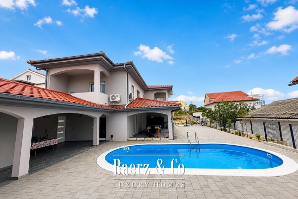photo 4 Zadar, Rtina, house with swimming pool and three residential units, 200 m from the sea