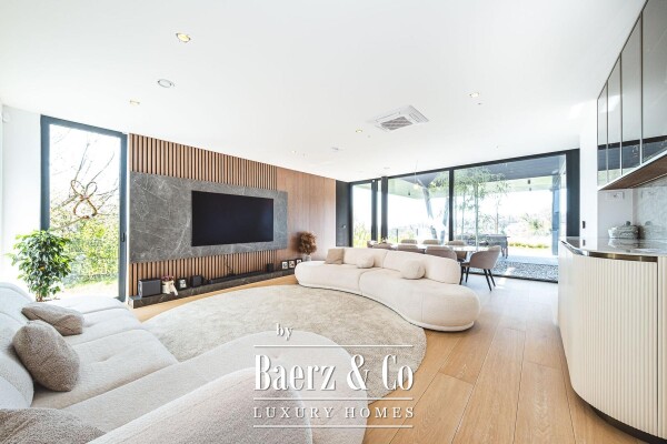 photo 1 Zagreb, Bijenik, luxurious three-bedroom apartment with garden, open view