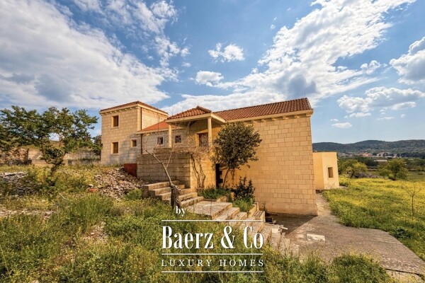photo 5 Brač, Nerežišća, a stone villa on a spacious plot of 28,122 m².