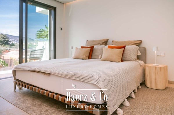 photo 14 Beautiful luxury home in Figueretas, Figueretas