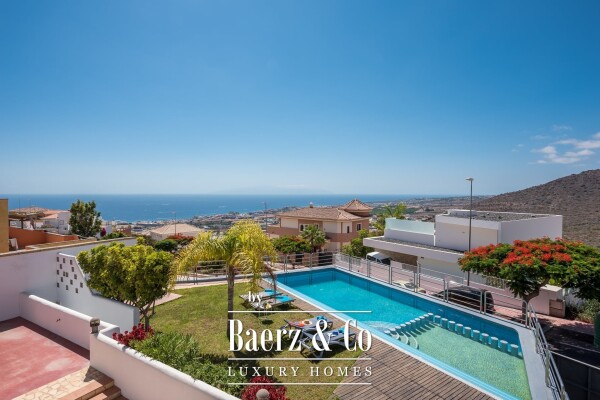 photo 4 Elegant sea view villa divided into Two Independent Residences