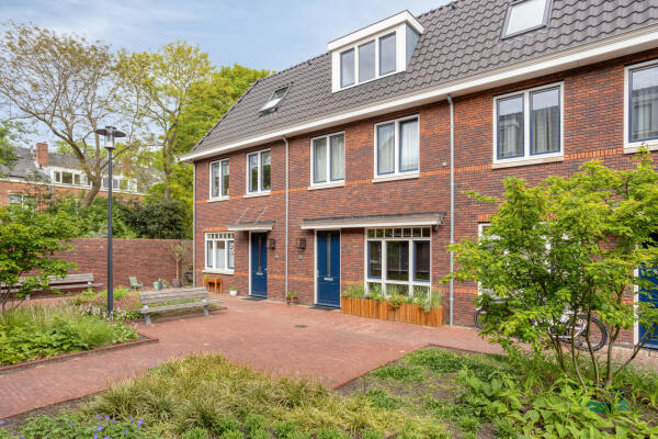 photo 1 Bloemistenhof 7