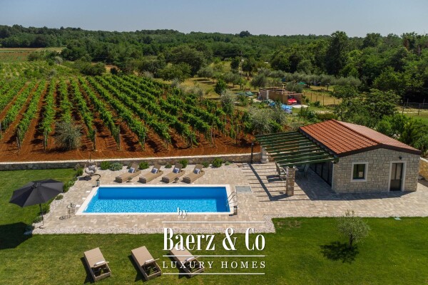 photo 5 Istria, Umag, authentic Istrian stone house 260 m², surrounded by greenery, 1349 m² garden