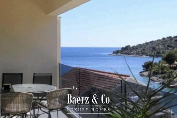photo 1 Sevid, modern semi-detached house 280 m² with four residential units, 30 m from the sea