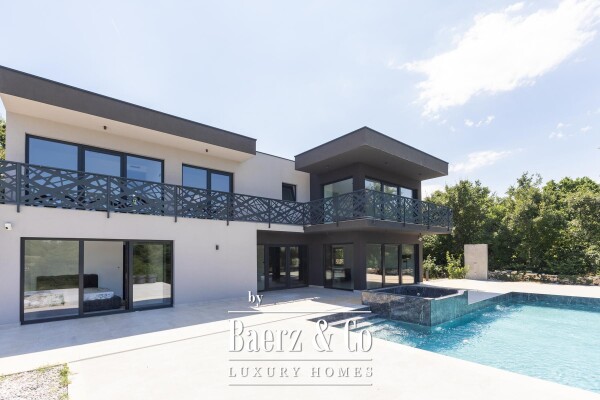 photo 1 Istria, Svetvinčenat, impressive villa with swimming pool and sauna on a spacious construction plot