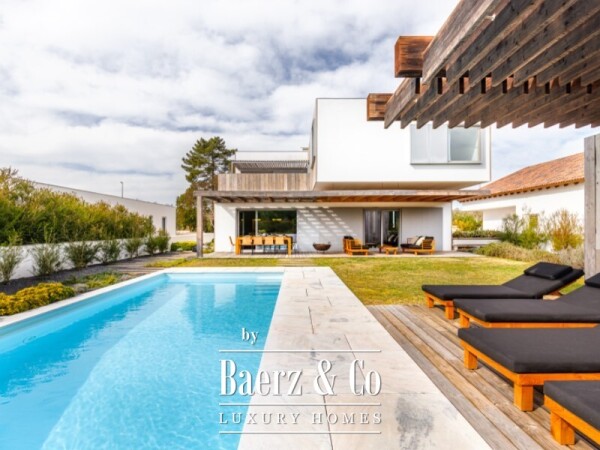 photo 2 5 Bedroom Villa with Garden and Swimming Pool in Comporta