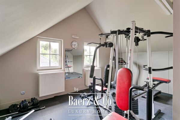 photo 31 Gelegen in doodlopende straat 6slpk,3badks!