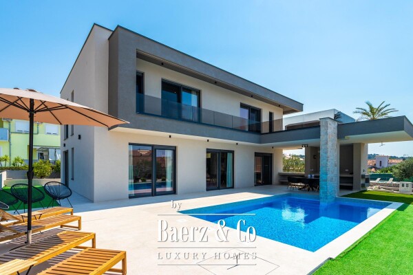 photo 1 Brodarica, modern villa with a swimming pool, 283.62 m²