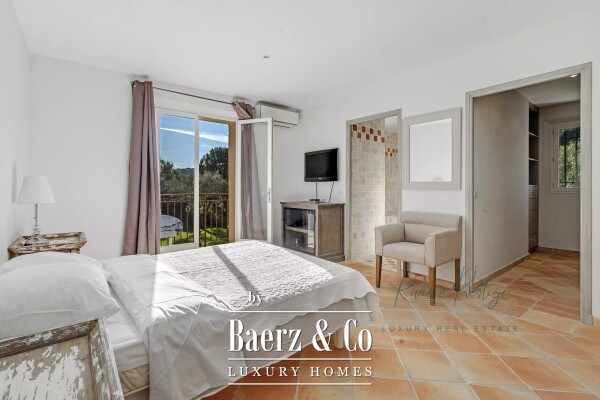 photo 9 Provençal Villa with Swimming Pool Just 5 Minutes from the Heart of Saint-Tropez