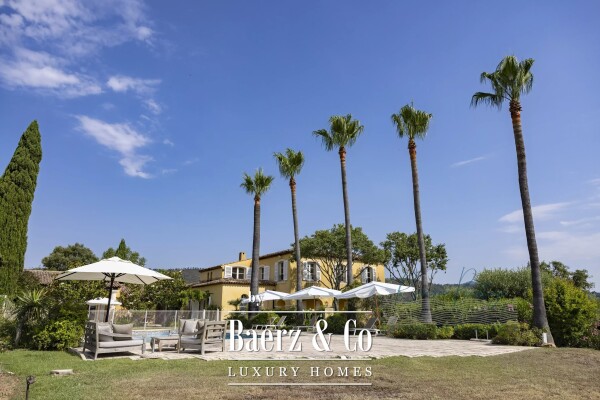 photo 7 Elegant 19th-Century Manor House with Organic Vineyard Estate in the Gulf of Saint-Tropez